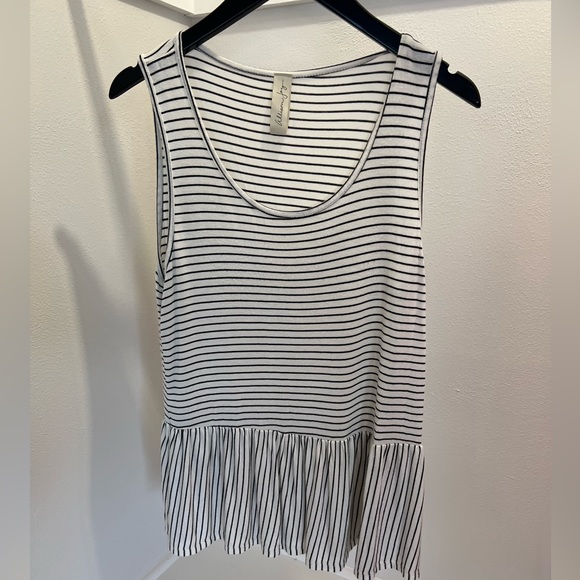 Allison Joy: Summer Top - Picture 2 of 4